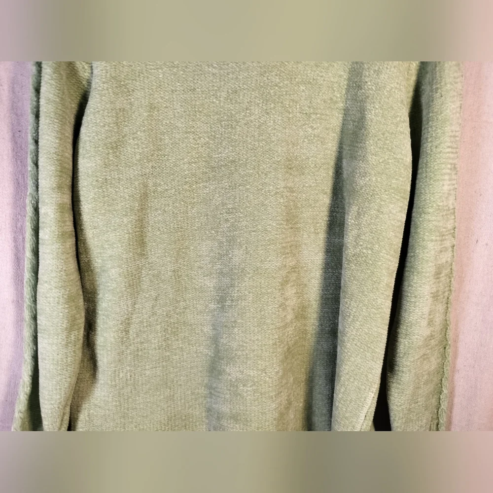 Vintage Woman's long green large Yarn Works sweater Irish knotwork design NICE! - Picture 6 of 7